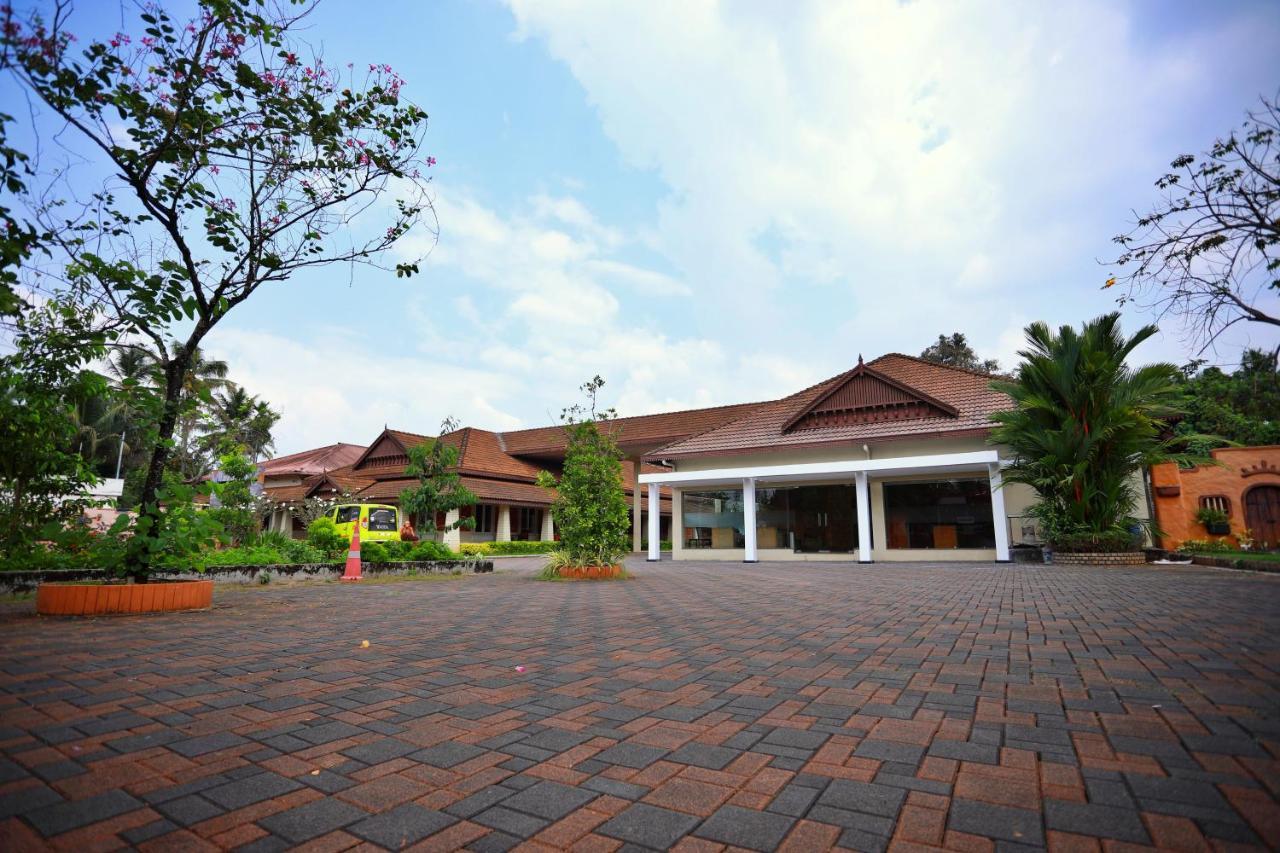 Clay House Hotel Thrissur Bagian luar foto