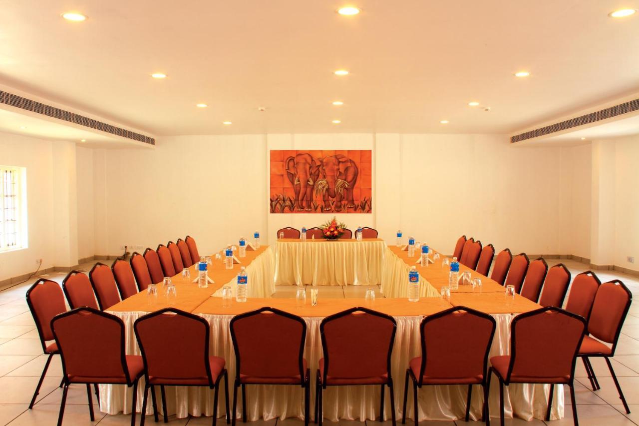 Clay House Hotel Thrissur Bagian luar foto