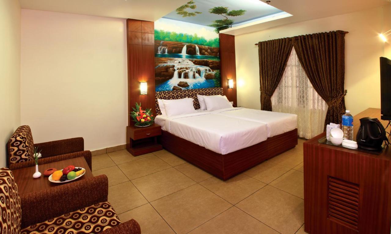 Clay House Hotel Thrissur Bagian luar foto
