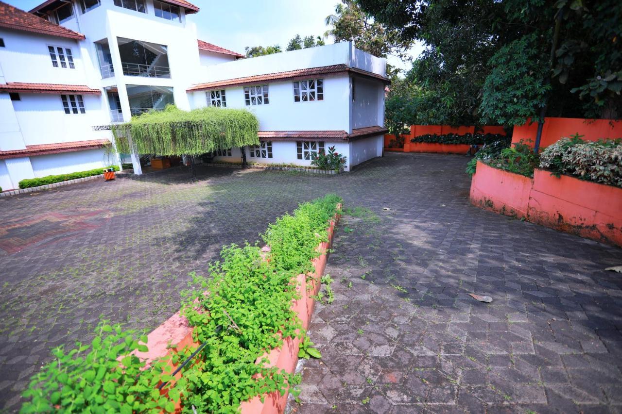 Clay House Hotel Thrissur Bagian luar foto