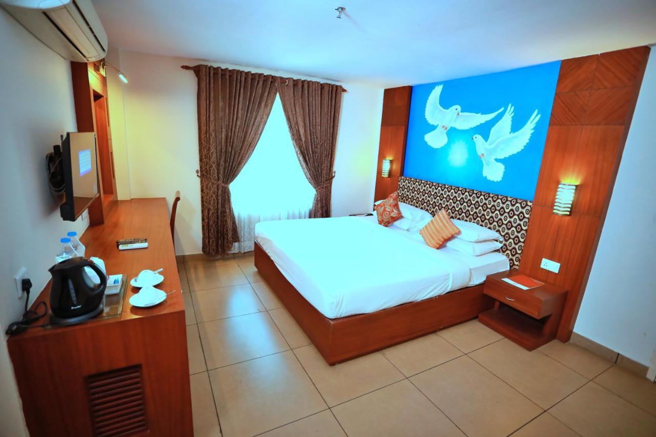 Clay House Hotel Thrissur Bagian luar foto