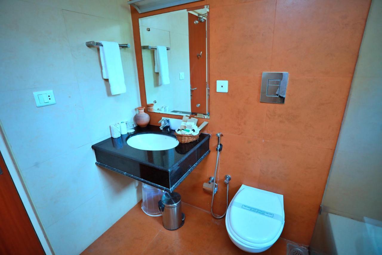 Clay House Hotel Thrissur Bagian luar foto