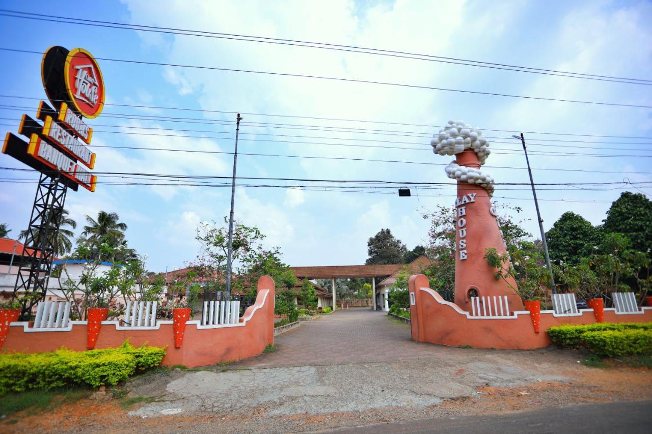 Clay House Hotel Thrissur Bagian luar foto