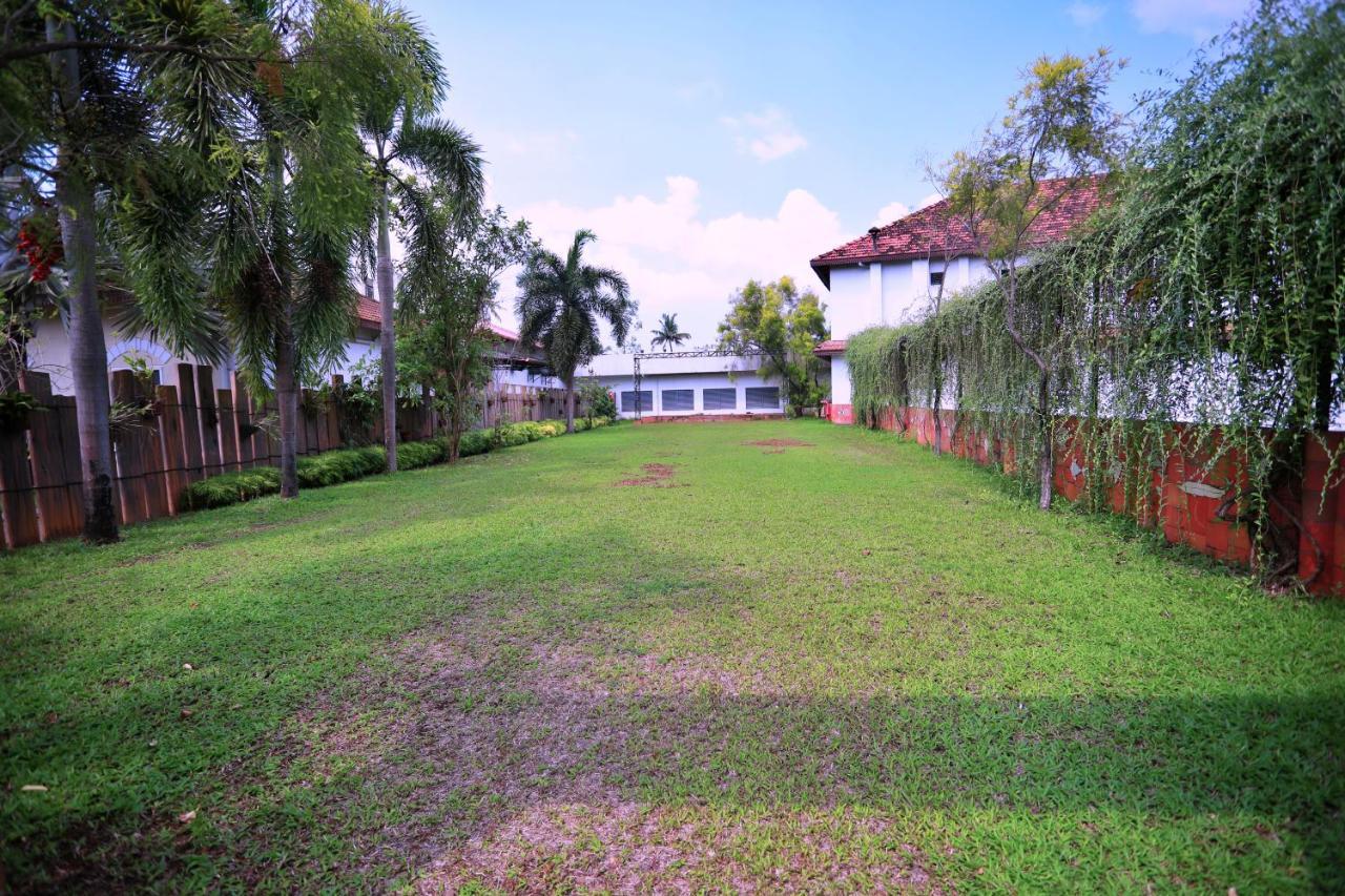 Clay House Hotel Thrissur Bagian luar foto